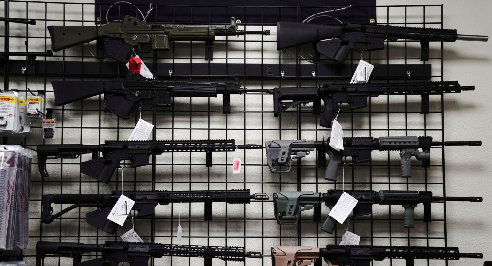 Texas House принимает закон, исключающий обучение, требования к проверке биографических данных для ношения оружия