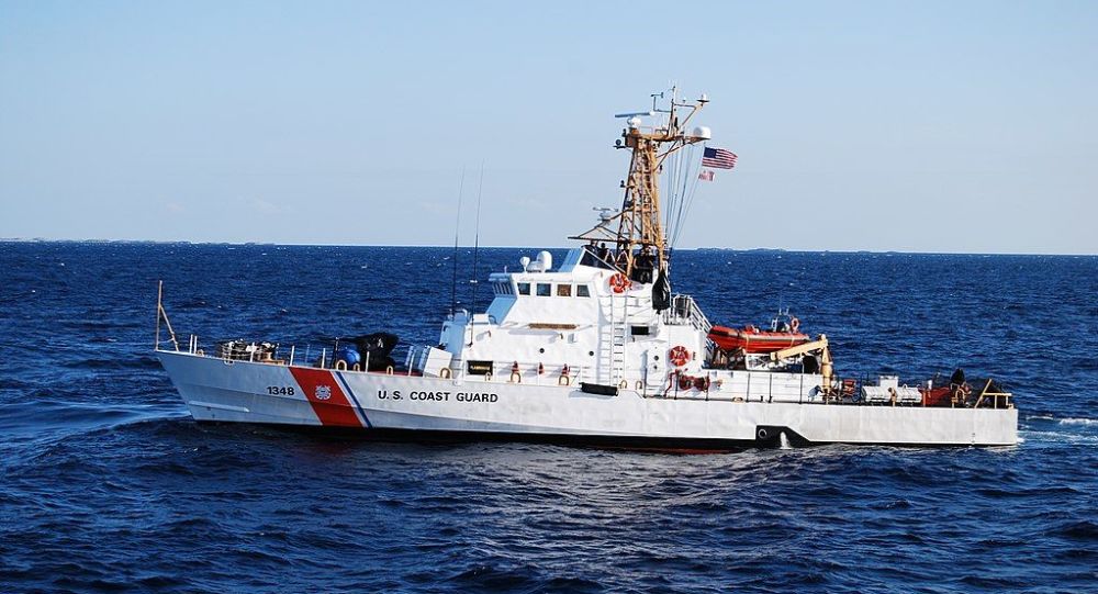 Береговая охрана США объявила о розыске 10 человек, пропавших без вести после того, как лодка опрокинулась у побережья Флориды