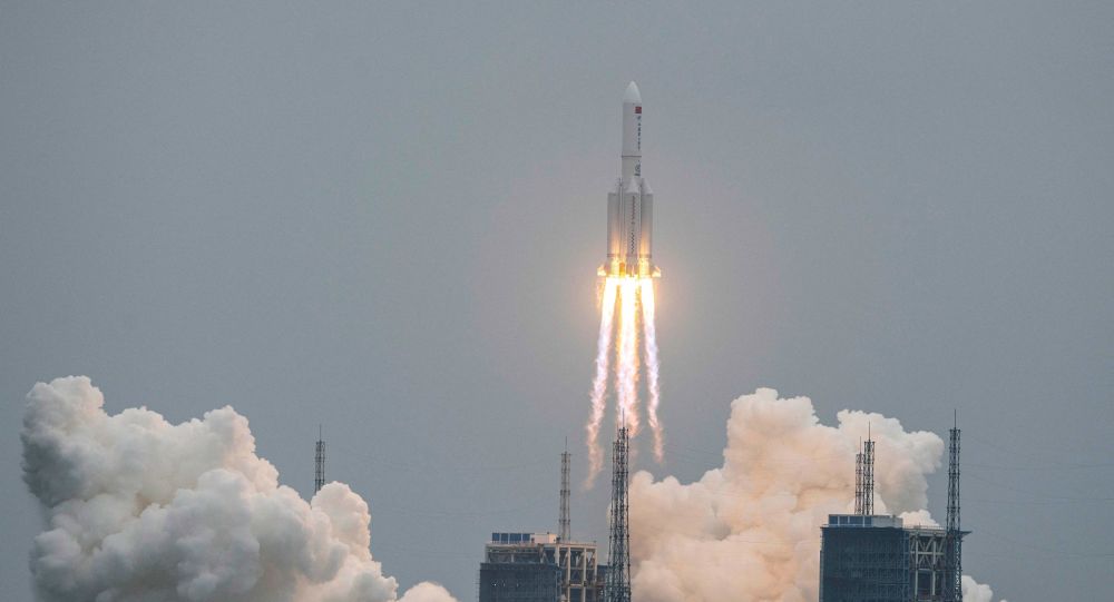 Длинный марш 5B: астрофизик фотографирует китайскую ракету на высоте около 700 км над Землей