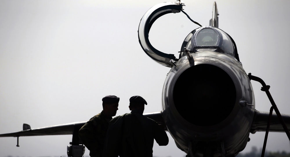 Источники сообщили, что истребитель МиГ-21 разбился на военном параде в Ливии, пилот погиб