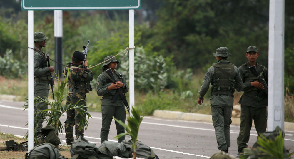 Министр обороны Венесуэлы заявил, что восемь войск были захвачены в плен во время боев с колумбийскими иррегулярными войсками
