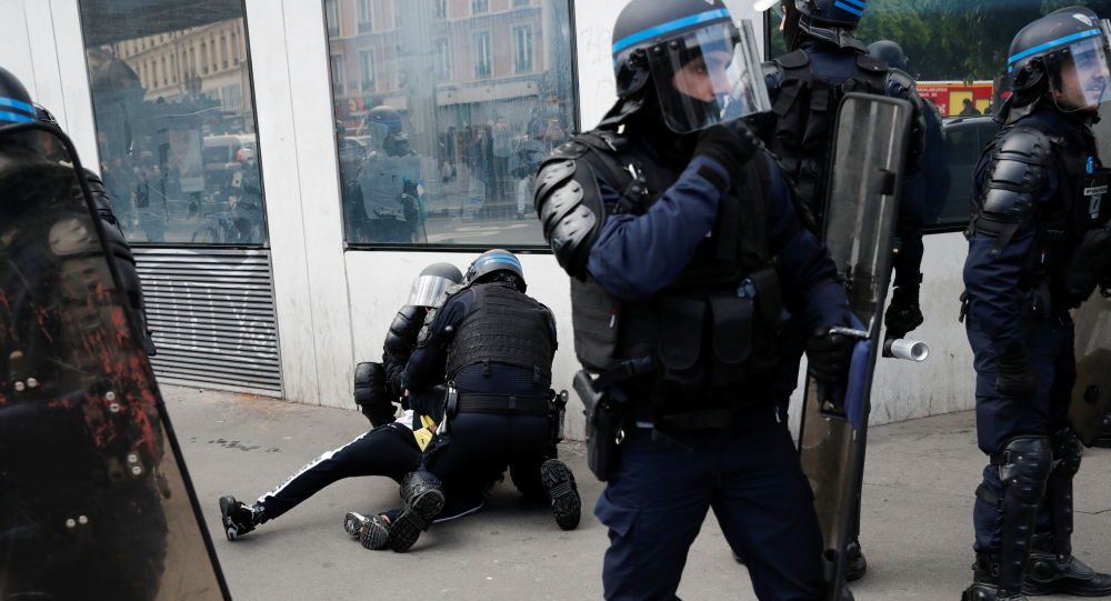 По словам министра, более 50 человек задержаны в ходе несанкционированных пропалестинских митингов по всей Франции