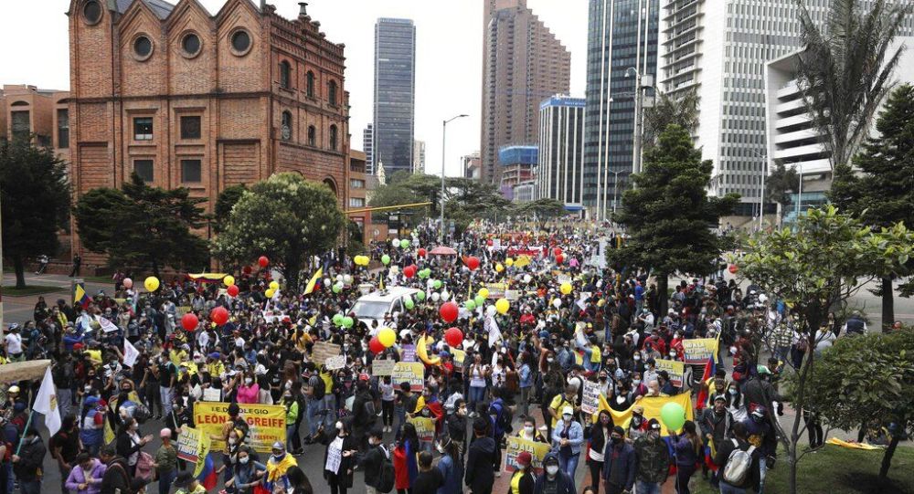 Сообщается, что за неделю протестов в Колумбии погибло более 30 человек
