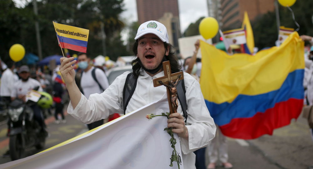 В Колумбии прошли тихие марши против насилия во время протестов — отчеты