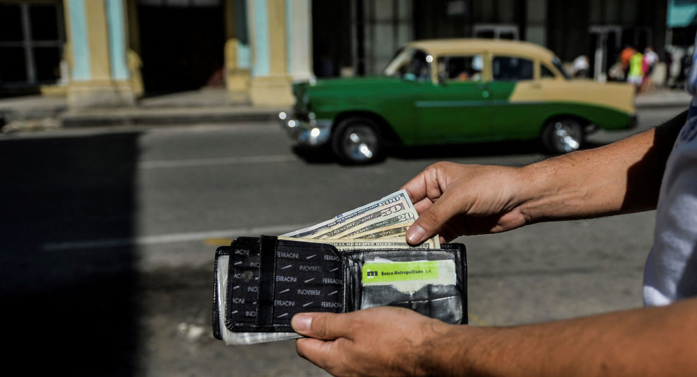 Центральный банк Кубы приостанавливает депозиты в долларах США