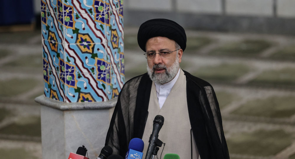 Иранский парламент утвердил 18 из 19 министров кабинета, назначенных Раиси, сообщают СМИ