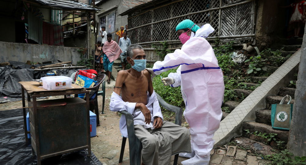 Министерство здравоохранения утверждает, что в Индии вакцинируются рекордные 8 миллионов человек за 24 часа