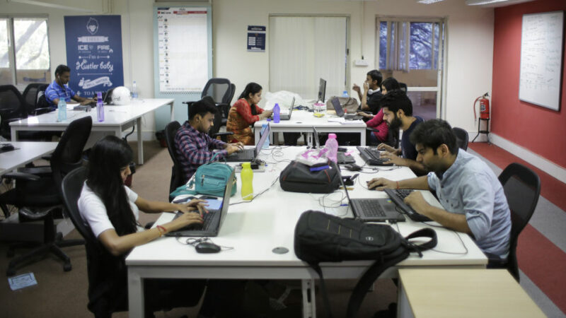 На фоне надвигающихся киберрисков количество пользователей Интернета в Индии к 2025 году превысит 900 миллионов человек: исследование