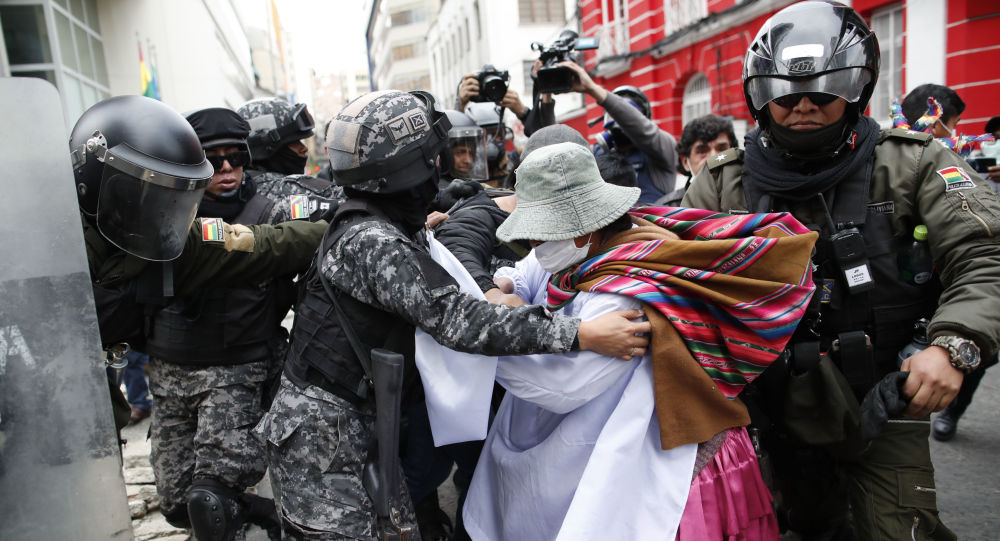 Полиция Эквадора отрицает отправку смертоносных боеприпасов в Боливию при Анезе