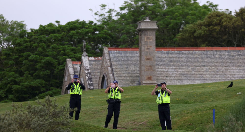 Полиция в британском Корнуолле заявляет, что 12 офицеров саммита G7 самоизолировались после обнаружения случая COVID