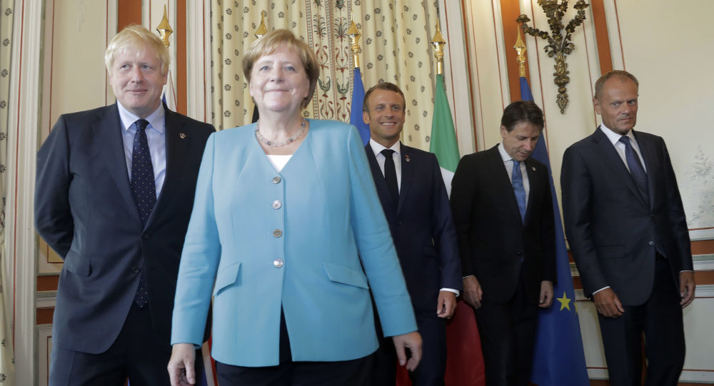 Саммит G7: как богатые народы мира ревностно охраняют вход, как вышибала в ночной клуб Snobby