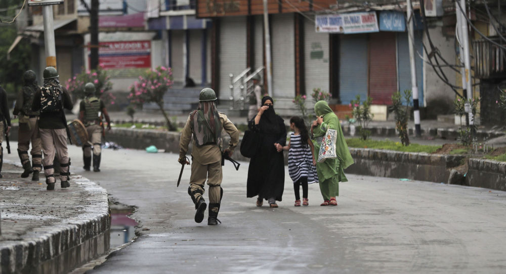 В Кашмирском Сопоре после нападения «боевиков» погибло два полицейских, один мирный житель