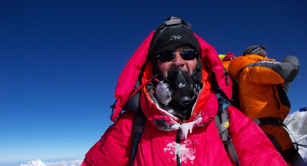 Индийский альпинист Адитья Гупта пишет «7 уроков с Эвереста», чтобы вдохновить на благородное дело