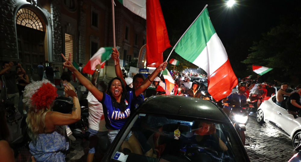 От праздничных итальянских сисек до сходящих с ума английских хулиганов: болельщики знакомятся с результатами финала Евро-2020