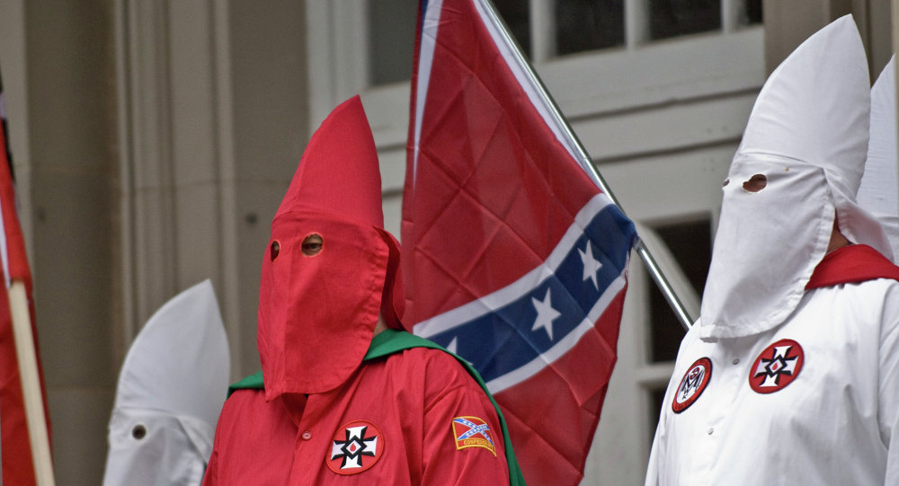 Сенат Техаса выдвигает законопроект о теории антикритической расы, запрещая уроки о том, что KKK был «морально неправильным»