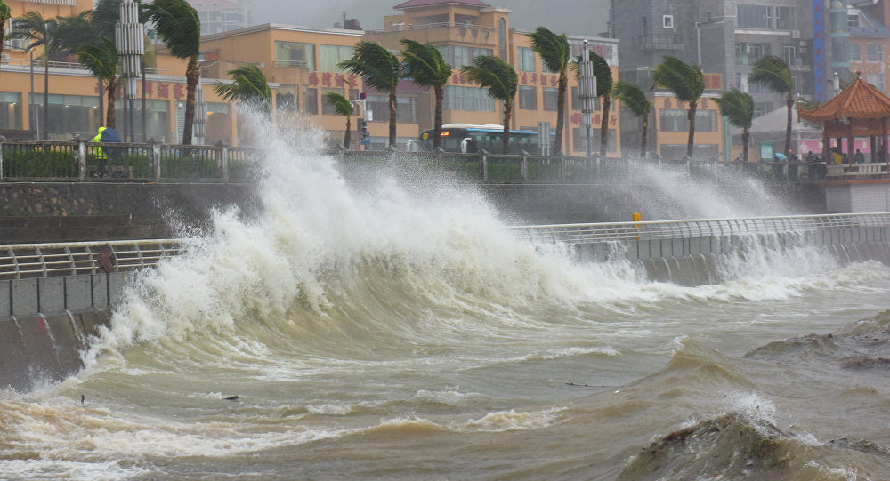 Тайфун In-Fa обрушился на юго-восточное побережье Китая, когда страна оправлялась от массового наводнения