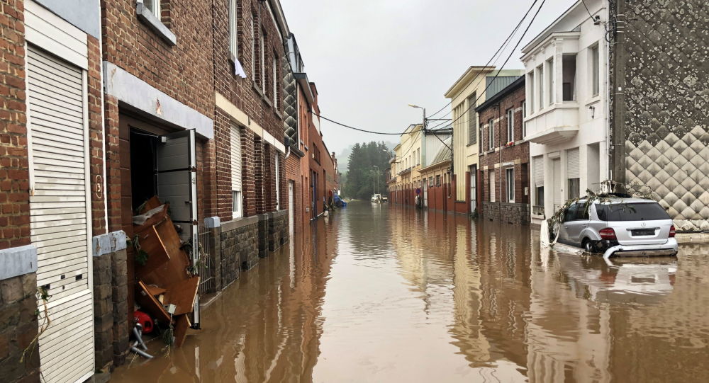 В сообщениях говорится, что в результате сильных наводнений в Бельгии 11 человек погибли, 4 пропали без вести