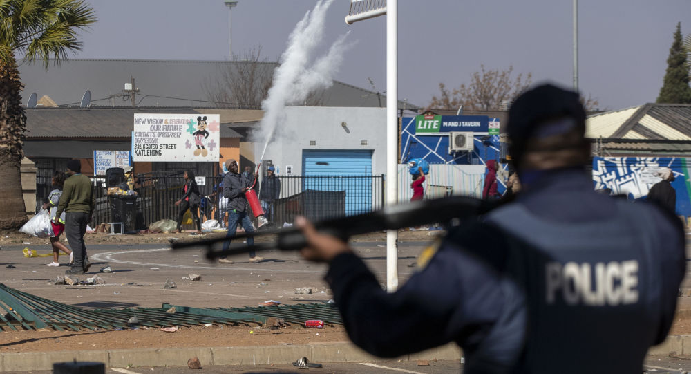 Шесть погибших в Южной Африке во время движения армии для подавления протестов сторонников Зумы