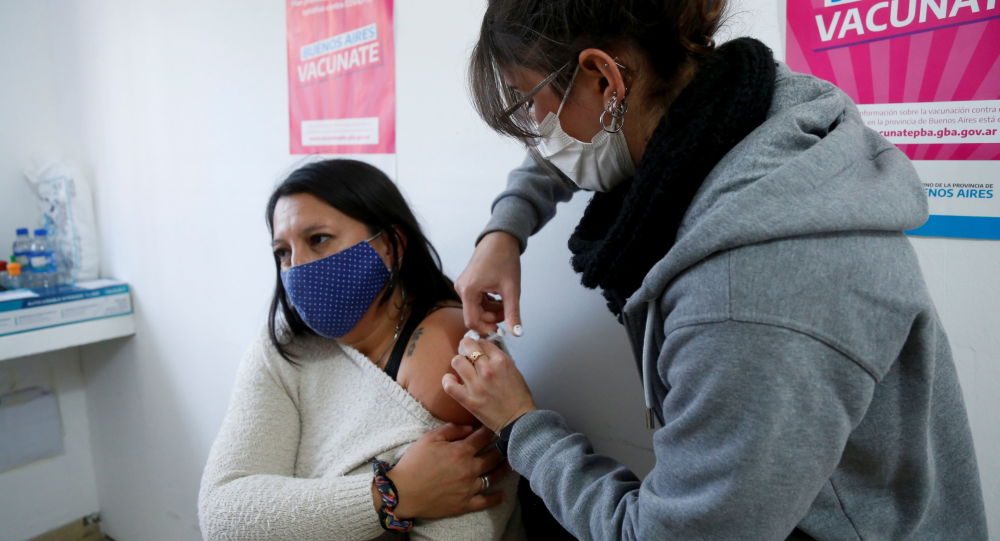 Аргентина начинает вакцинацию подростков от COVID-19
