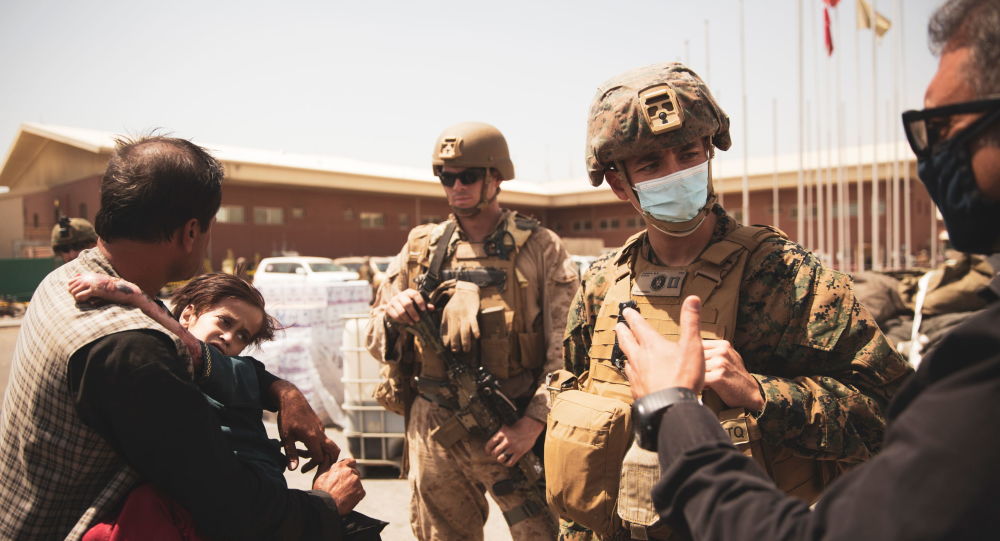 Белый дом заявляет, что американские войска дольше остаются в Кабуле перед «дополнительным риском» из-за Даиш