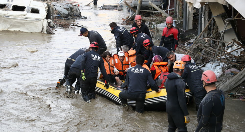Число погибших в результате наводнений и селей в Северной Турции, как сообщается, увеличилось до 40