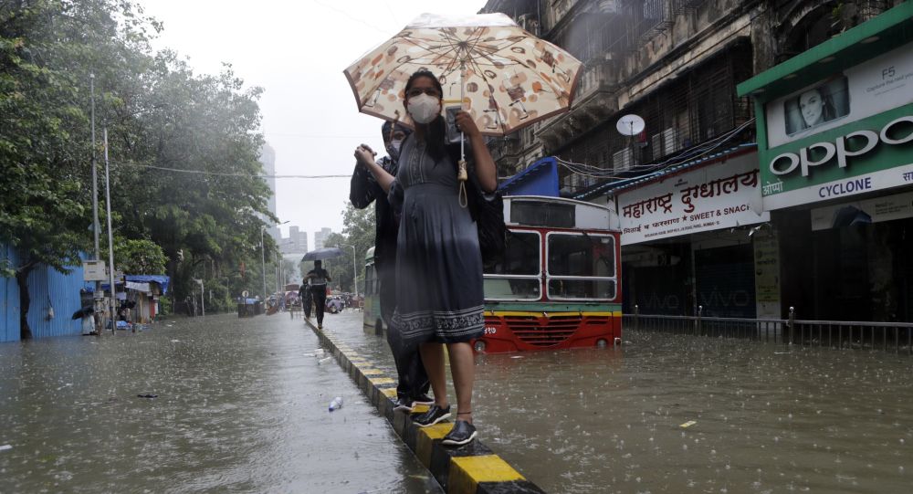 Нью-Дели замирает, поскольку непрекращающиеся дожди вызывают заболачивание и заторы на дорогах
