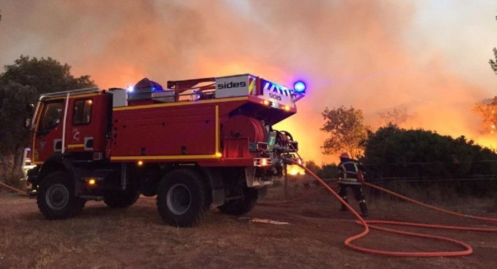 Один погиб, 22 человека ранены в результате крупных лесных пожаров в департаменте Вар на юго-востоке Франции, говорится в сообщениях