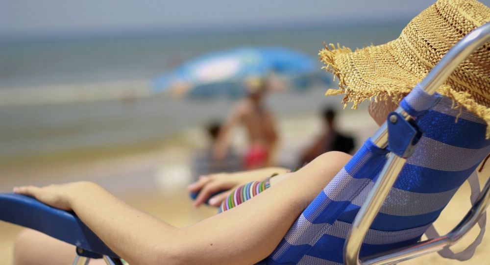 Ожидается, что Великобритания поместит горячие точки лета Испанию и Грецию в список Amber Plus