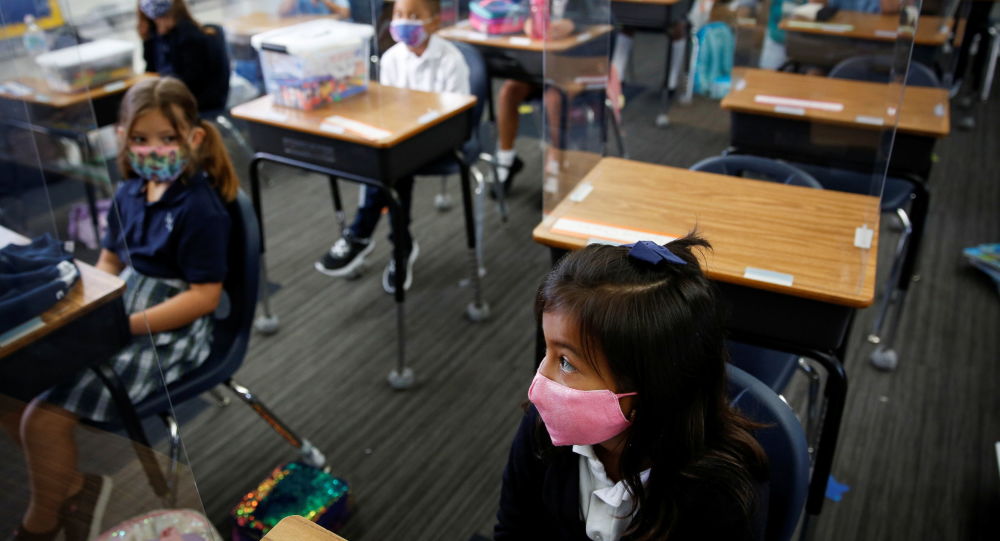 Судья Флориды отменяет запрет губернатора ДеСантиса на использование маски в школах