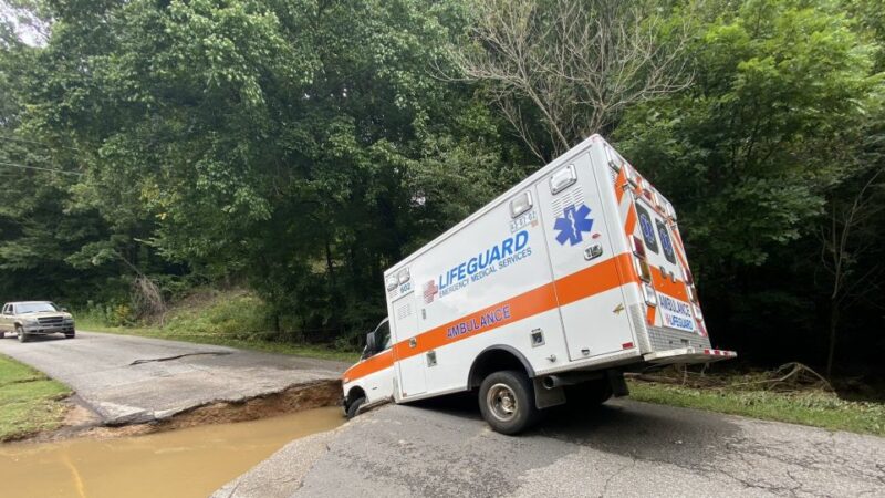 Более 20 человек погибли в результате внезапного наводнения в Теннесси, более 50 пропали без вести