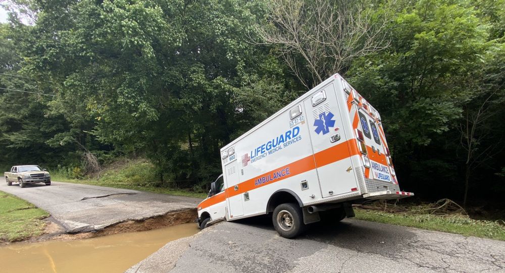 Более 20 человек погибли в результате внезапного наводнения в Теннесси, более 50 пропали без вести