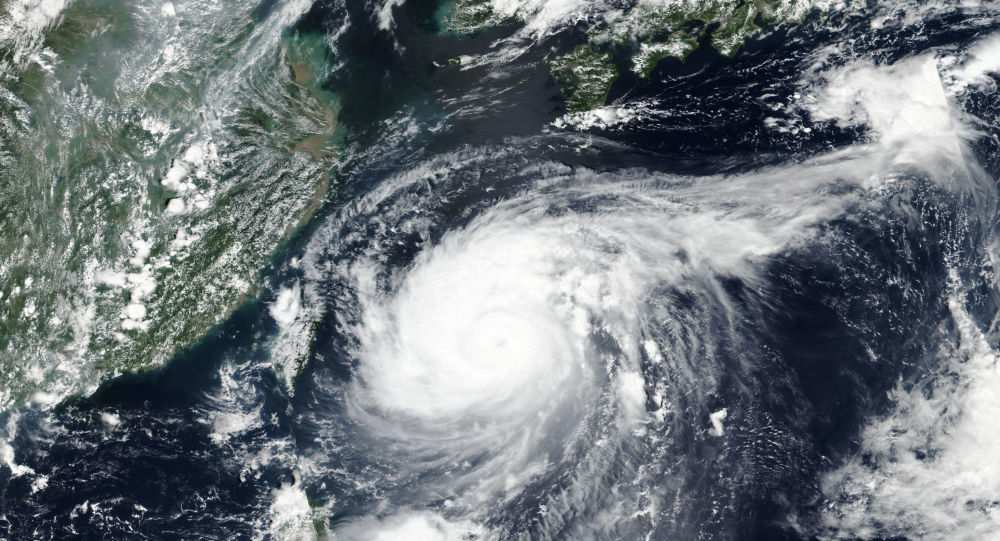 В сообщениях говорится, что Япония отменяет более 90 рейсов на юг и юго-запад из-за тайфуна «Лупит»