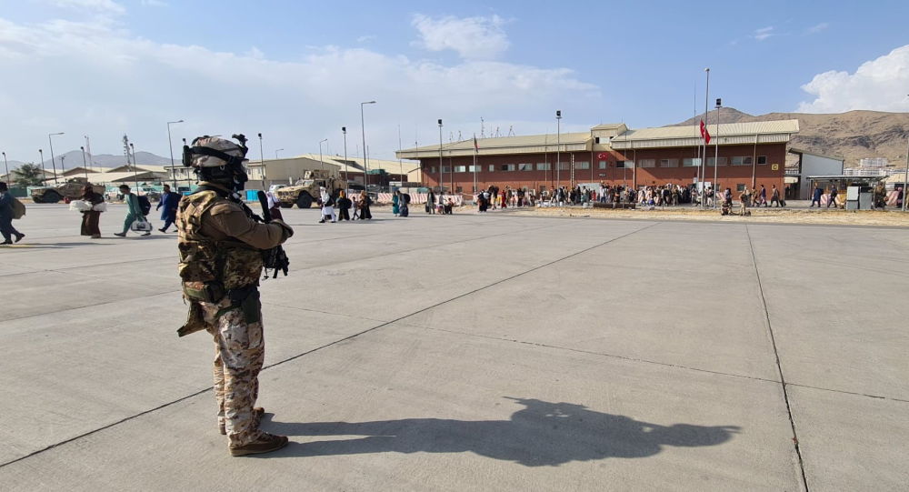 Вид на аэропорт Кабула в условиях продолжающейся эвакуации из Афганистана