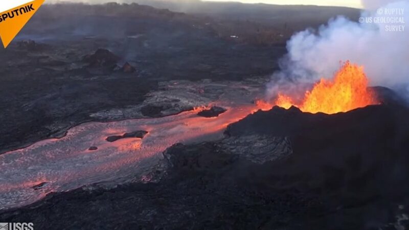 Вулкан Килауэа на Гавайях проявляет активность с более чем сотней небольших землетрясений