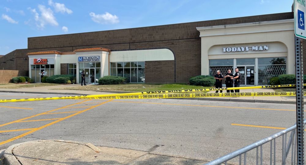 Выстрел в торговом центре в штате Кентукки, США, заставляет покупателей прятаться внутри — отчеты