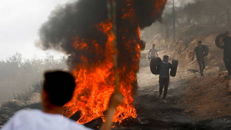1 палестинец убит, 12, как сообщается, получили ранения в результате столкновения протестующих с израильскими войсками возле Наблуса