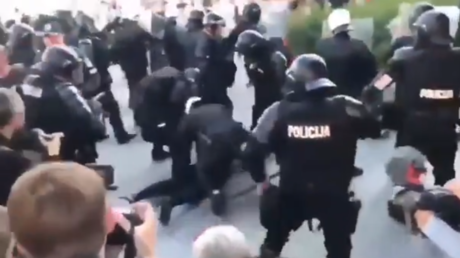 20 человек арестованы во время акции протеста против изоляции и «пропаганды ЛГБТК +» в Литве