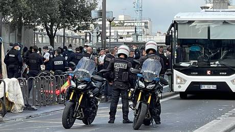 200 офицеров освободили от наркоманов из квартала Парижа, министр ожидает предложений о переселении