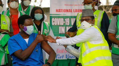 Африка «осталась позади», так как менее 3,5% вакцинированных против Covid-19, сказал глава ВОЗ