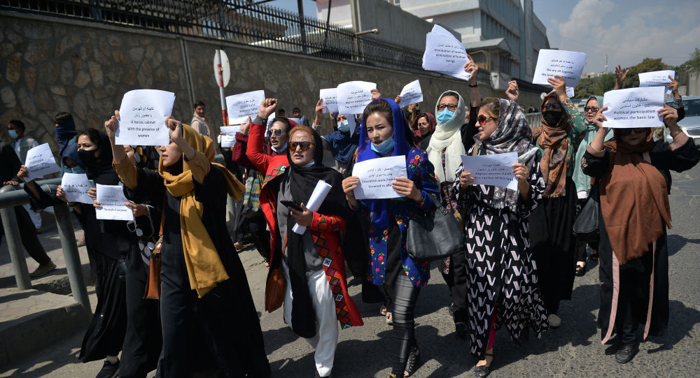 Активистки протестуют в Кабуле, требуя уважения прав женщин при правлении Талибана — Фото