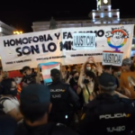 Активисты ЛГБТК протестуют против гомофобного насилия в Мадриде, несмотря на то, что жертва предполагаемого нападения отказывается от своих показаний (ВИДЕО) - RT World News