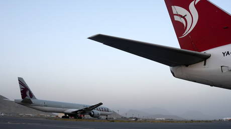 Белый дом хвалит «деловой и профессиональный» Талибан как первый гражданский рейс с тех пор, как кабульский аэропорт CHAOS благополучно приземлился в Катаре