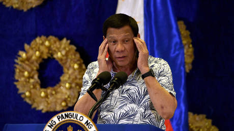 Филиппинский Дутерте приказывает чиновникам получить его согласие перед посещением сенатских заседаний, обвиняется в попытке предотвратить проверку