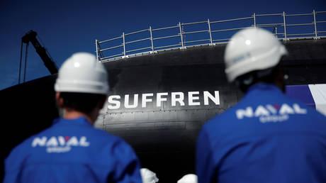 Франция обдумывает иск о компенсации, поскольку Австралия выходит из миллиардов долларов контракта на подводную лодку, отдавая предпочтение партнерам из Великобритании и США