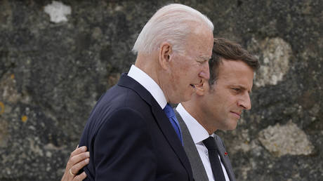 Франция вернет посла в Вашингтон после звонка Байдена Макрону в связи с пренебрежением к крупному военному контракту