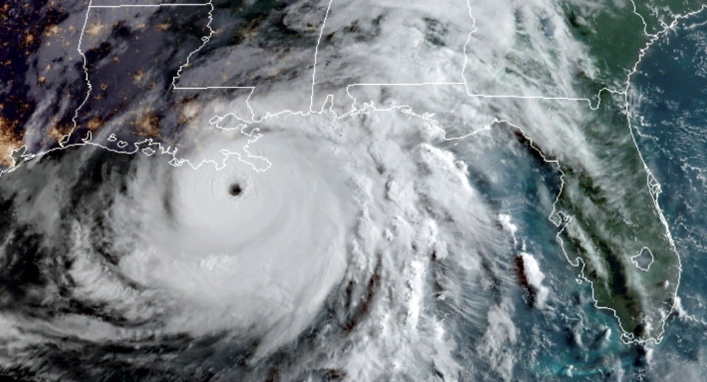 «Интенсивность сильного урагана»: Ларри перерастает в циклон категории 3, готовый к «опасному серфингу»