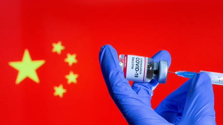 Китай полностью вакцинировал 1 МИЛЛИАРД своего населения от Covid