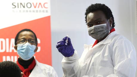 Китайское предприятие по производству вакцины Sinovac Eying в Южной Африке, сообщил местный партнер