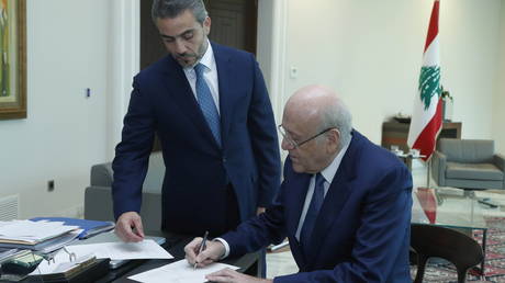 Ливан объявляет о новом правительстве, что положит конец 13-месячному политическому тупику