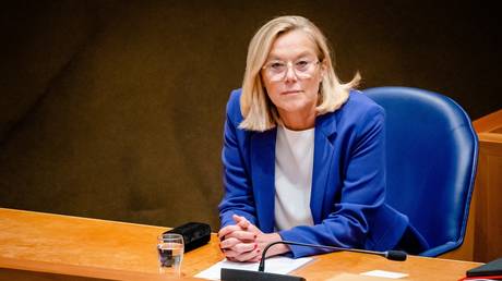 Министр иностранных дел Нидерландов уходит в отставку после того, как парламент проголосовал за осуждение ее надзора за хаотичной эвакуацией из Афганистана